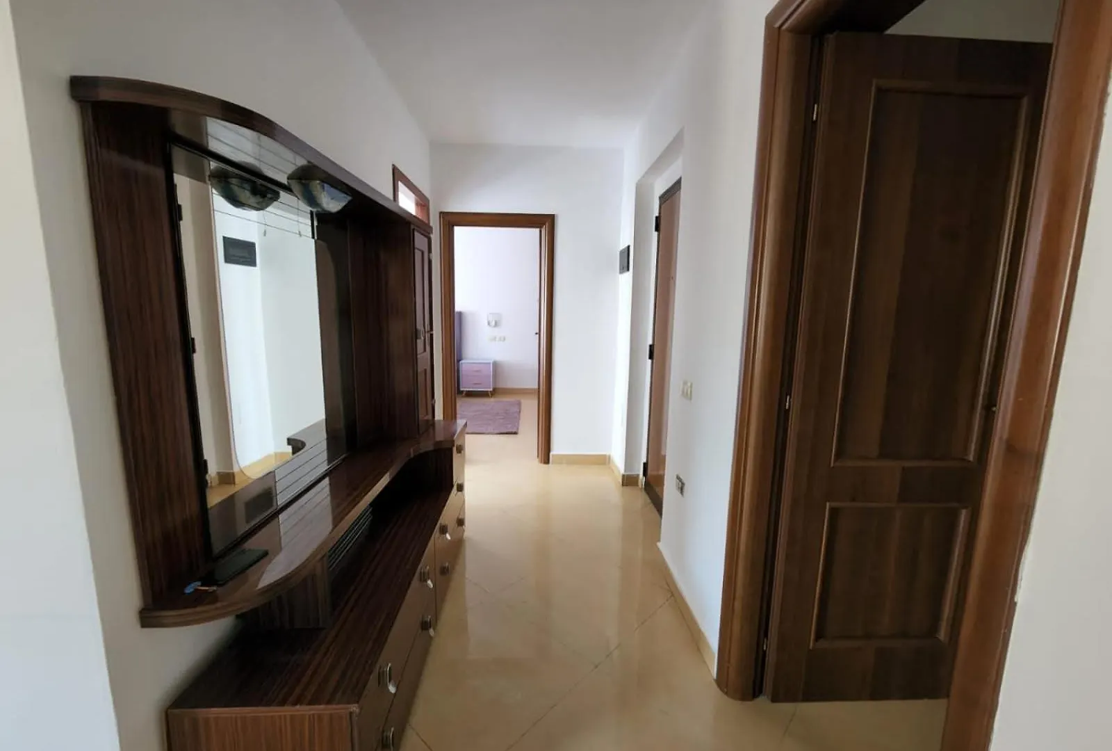 Tirana Square Hotel 3*,  Albania