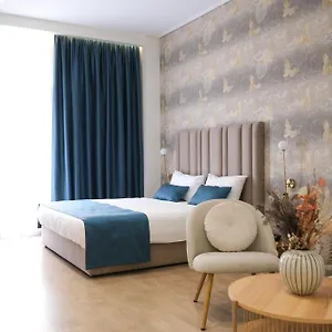 Golden , Otel