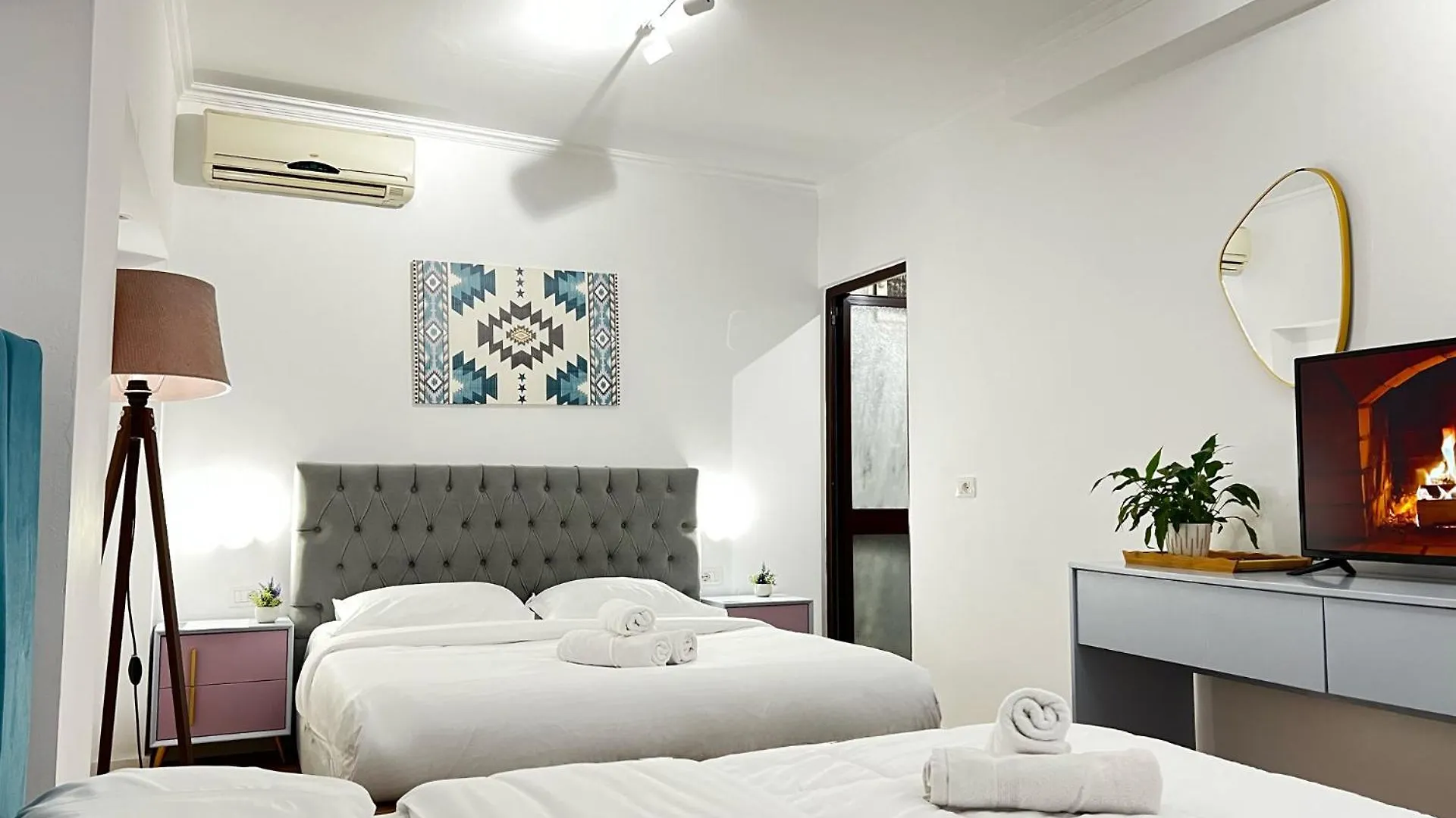 Tirana Square Hotel 3*,  Albania